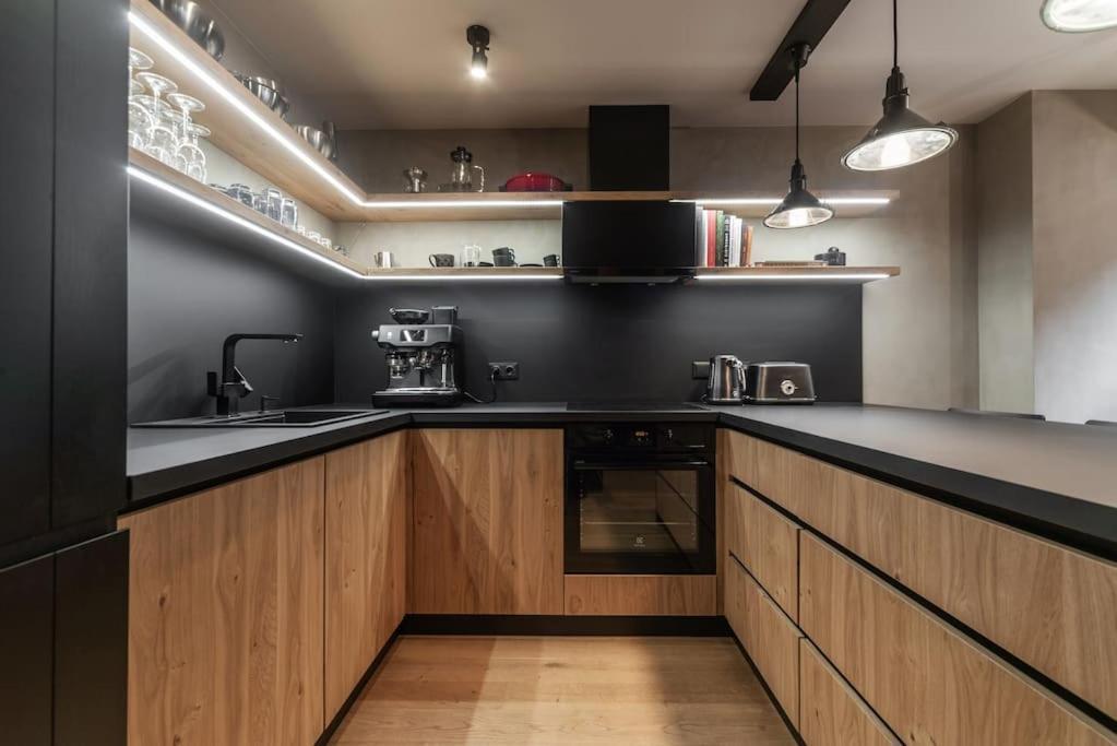 3 Storey Apartment With A Character And A Terrace 리가 외부 사진
