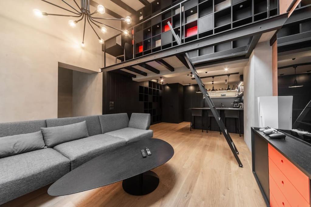 3 Storey Apartment With A Character And A Terrace 리가 외부 사진