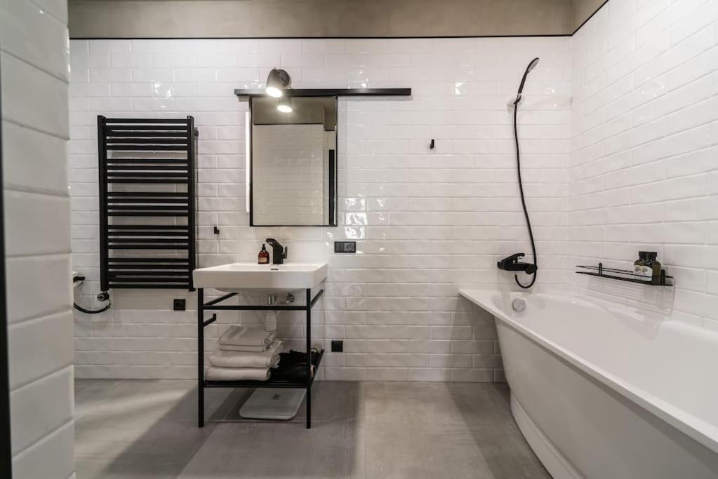 3 Storey Apartment With A Character And A Terrace 리가 외부 사진